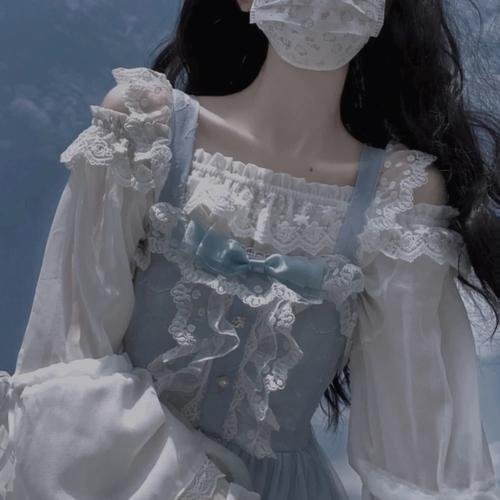 白键与黑键之间